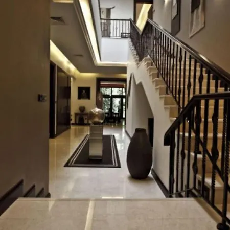 House For 10